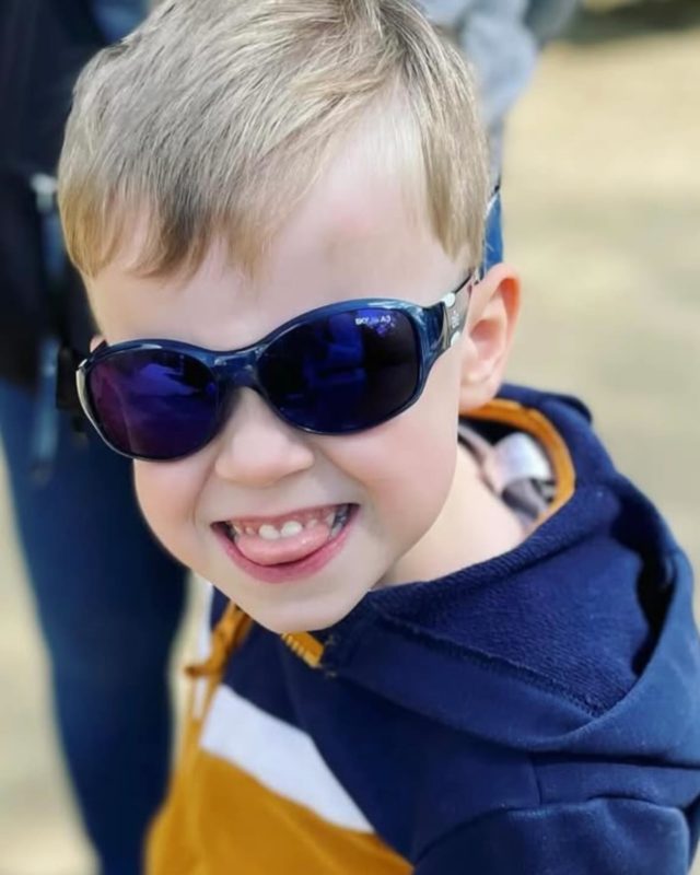 🙌🙏 Merci pour le partage ! @afflelou_bourgenbresse  Bientôt les vacances ! Sorties Zoo, piscine, plage, accrobranche… l’été approche et les aventures aussi !
Pensez à protéger les yeux des plus petits 😎
norme CE, catégorie 3, lunette française 🇫🇷 ✨

Légères, résistantes et pensées pour suivre tous leurs mouvements🏔️

Retrouvez-les chez @afflelou_bourgenbresse !