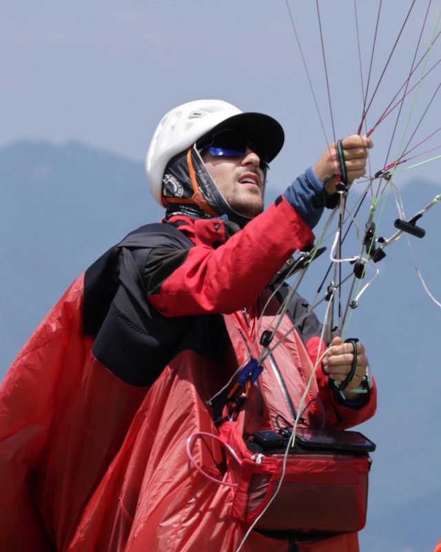 En route vers de nouvelles aventures !

🗺️ Gravir. Voler. Recommencer.
BIG UP @mal0_richard est de ceux qui tracent leur ligne entre ciel et montagne, à la force des jambes et du mental.

Direction Panticosa 🇪🇸 pour le Pyrénées Open, @pyreneesopen _ une compétition aussi exigeante qu’incroyable, où chaque sommet conquis à pied s’élance ensuite en parapente. Une épreuve de stratégie, de résistance et de liberté.
Toute l’équipe Altitude Eyewear est derrière toi pour cette aventure dans les Pyrénées !

#altitudeeyewear #lunettesdesoleil #lunettes #montures #lunettesfrançaises #lunettesdesports #sport #protectionsolaire #optique #montagne #lifestyle #outdoor #sport #alpinisime #ski #trail #running #lunetteshommes #enfants #LunettesEnfants #modeenfant #KidsEyewear #Lunettesolairesenfant #EyewearforKids #parapente