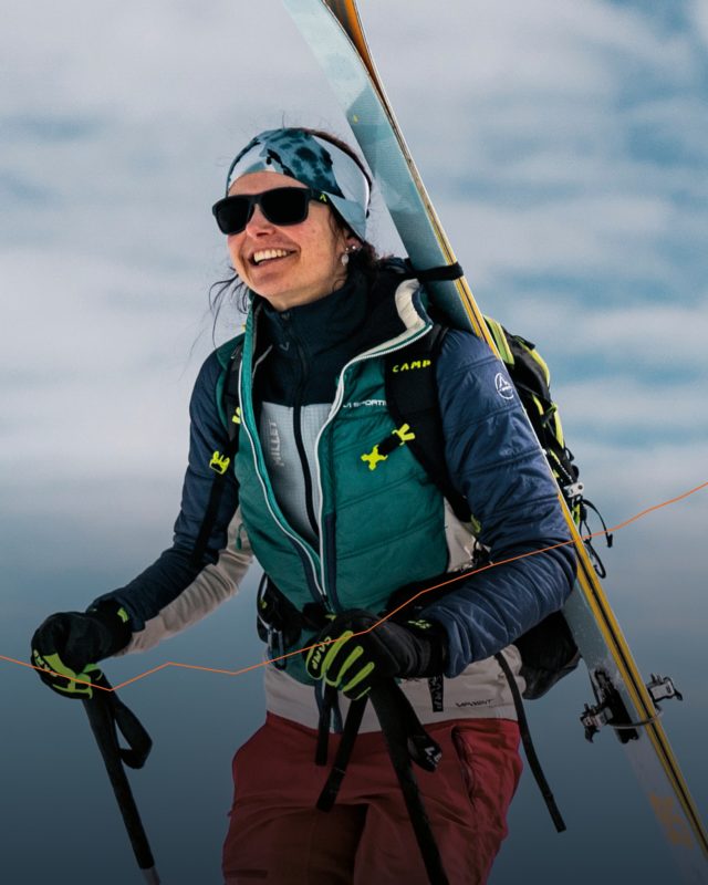 🌄 Tanya Naville entre au panthéon de la montagne.

Faire partie du livre des 150 ans du @‌ffcam_federation, publié par les @editionspaulsen & @guerin.chamonix , c’est pour Tanya "un peu comme entrer au panthéon de la montagne" — aux côtés d’alpinistes comme @lise_billon  et Sébastien Ratel.

Tanya n’est pas une athlète de haut niveau. Et pourtant, par son engagement de terrain, elle est devenue une femme inspirante, une de ces figures discrètes, mais essentielles qui changent les choses durablement.  Depuis plus de 12 ans, elle œuvre pour rendre la montagne plus inclusive. Elle a coordonné le @‌gfhmteam, fondé le @gaf___74 lancé le festival @femmesenmontagne et l’asso « On n’est pas que des collants ». Des initiatives qui, pierre après pierre, ouvrent la voie à d’autres femmes.

🙏 Merci @tanyanaville ✨ pour ton engagement et ton regard lucide : c’est aussi ça, faire avancer la montagne 🏔️.

#altitudeeyewear #lunettesdesoleil #lunettes #montures #lunettesfrançaises #lunettesdesports #sport #protectionsolaire #optique #montagne #lifestyle #outdoor #sport #alpinisime #ski #trail #running #lunetteshommes #enfants #LunettesEnfants #modeenfant #KidsEyewear #Lunettesolairesenfant #EyewearforKids #parapente