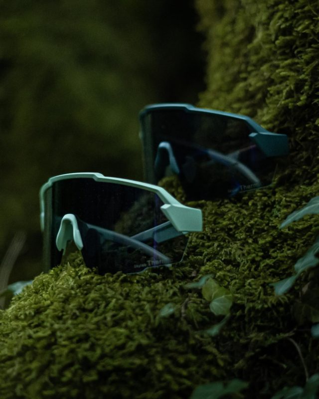 LUNETTE THERMIC, conçue pour les sports outdoor, elle offre un champ visuel élargi grâce à son écran mono.
Adaptable à toutes les morphologies avec son nez ajustable et ses embouts de branches réglables.
Protection UV maximale, résistance aux rayures et aux chocs.
Disponible avec des verres techniques : catégorie 3 et polarisants.
Swipe ➡️ pour découvrir celles et ceux qui lui font déjà confiance sur le terrain 🏔️
Merci à vous pour ces belles images et votre confiance 🙏 ✨ @mal0_richard @nicolas_plain @mtn.charlotte @honoflywithme @bastien_levy @gillianhamcy @orlanewalbec 

#altitudeeyewear #lunettesdesoleil #lunettes #montures #lunettesfrançaises #lunettesdesports #sport #protectionsolaire #optique #montagne #lifestyle #outdoor #sport #alpinisime #ski #trail #running #lunetteshommes #enfants #LunettesEnfants #modeenfant #KidsEyewear #Lunettesolairesenfant #EyewearforKids #parapente